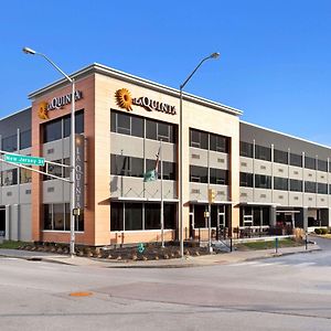 La Quinta Inn & Suites By Wyndham Indianapolis Downtown